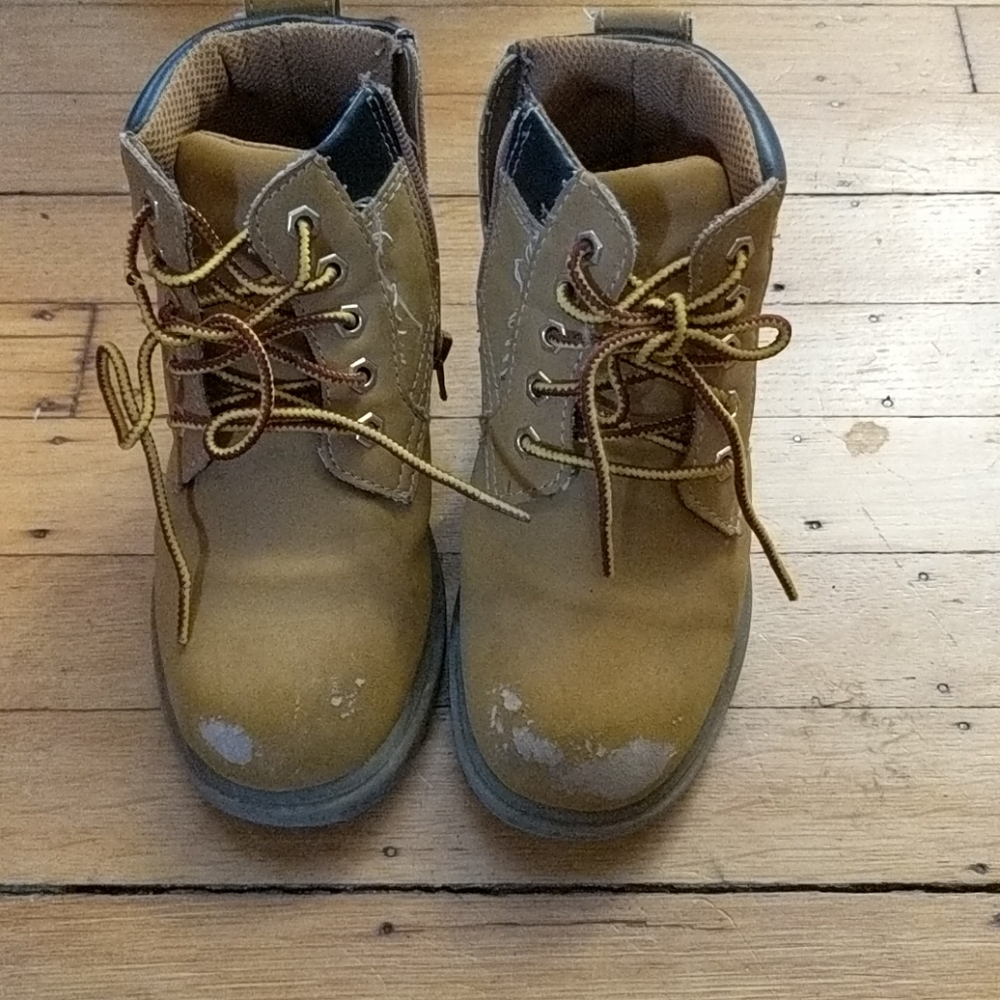 Construction boots
